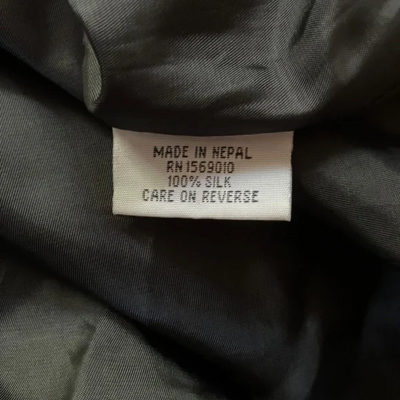 YAK MAGIK Gold Silk Draped Collar Opera Coat - Picture 6 of 6